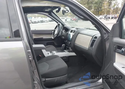 2010 Mercury Mariner z USA, uszkodzony, nr VIN 4M2CN9B72AKJ10920